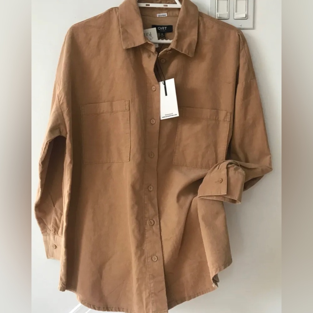 OAT New York •Buttoned Shirt • NWT• size: Medium • in 🐪 colour